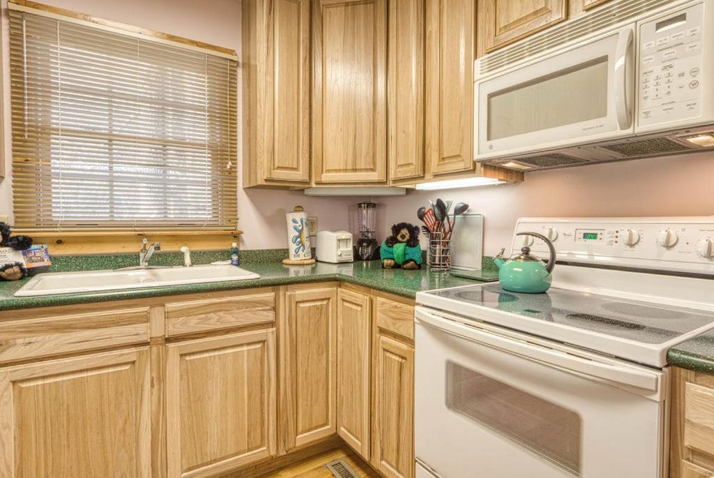 Hemlock Hollow, Pool Access, 1089 Free Tickets Each Paid Day, Dollywood And More Sevierville Room photo