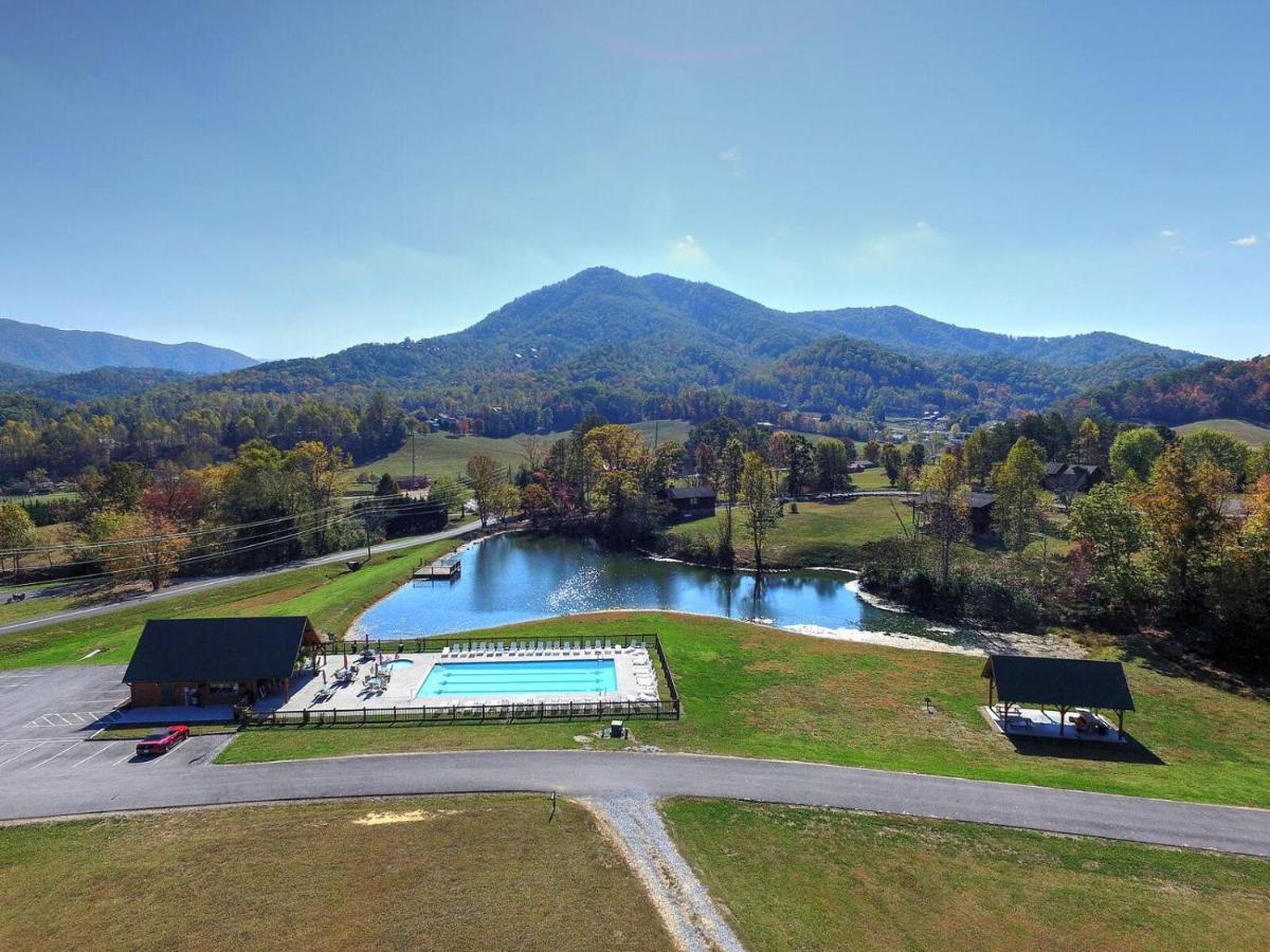 Hemlock Hollow, Pool Access, 1089 Free Tickets Each Paid Day, Dollywood And More Sevierville Exterior photo